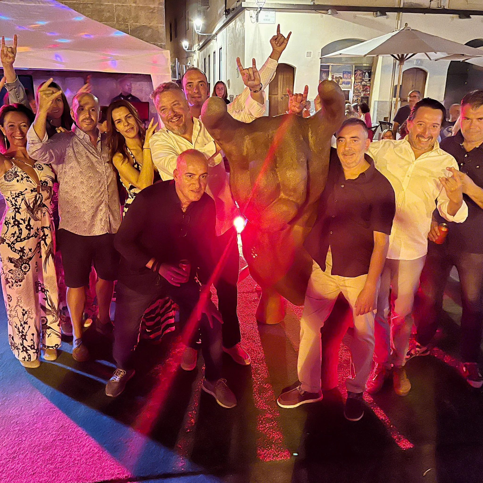 El Movimiento Manotauro celebrando La Nit de l'Art Mallorca 2023 El Movimiento Manotauro celebrando La Nit de l'Art Mallorca 2023