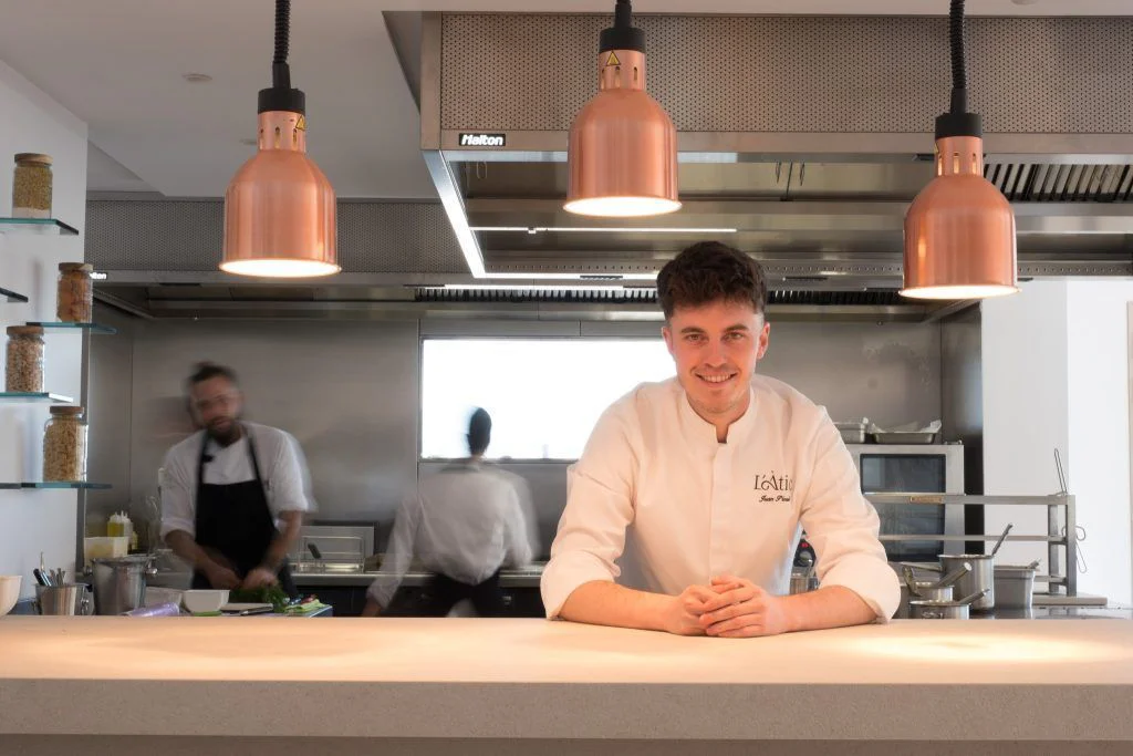 Juan Pinel, Chef Restaurant l'Àtic Hotel Saratoga https://www.facebook.com/laticrestaurant/ The Ambassadors Sections Juan Pinel, Chef Restaurant L'Àtic Hotel Saratoga https://www.facebook.com/laticrestaurant/ The Ambassadors Sections