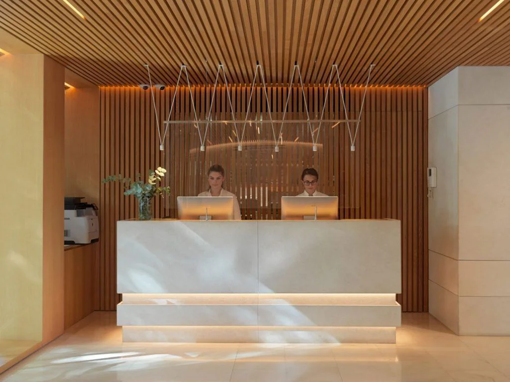 https://www.hotelsaratoga.com The Ambassadors Sections Recepción Hotel Saratoga https://www.hotelsaratoga.com The Ambassadors Sections