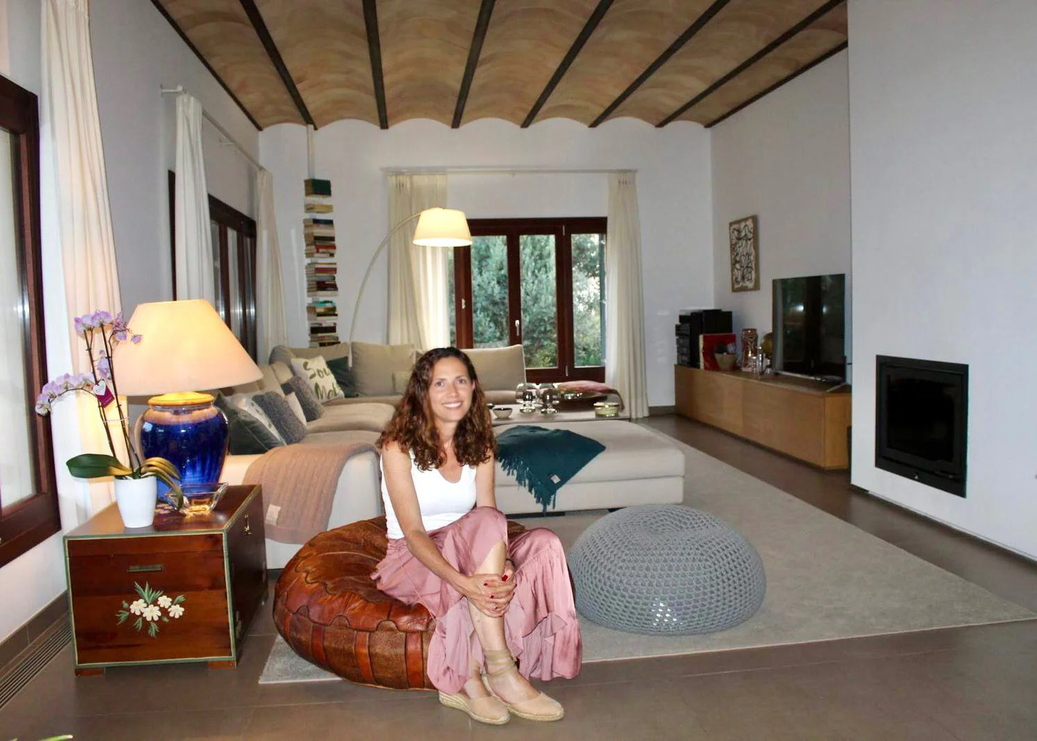 Catalina Borrás Directora General Hotel Saratoga www.hotelsaratoga.com The Ambassadors Sections