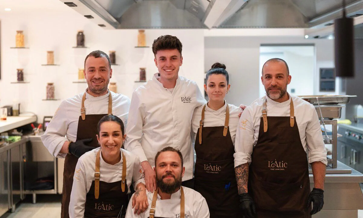 L’Àtic Restaurant - Hotel Saratoga Chef Juan Pinel & Team https://www.laticrestaurant.com https://www.hotelsaratoga.com The Ambassadors Sections L’Àtic Restaurant - Hotel Saratoga Chef Juan Pinel & Team https://www.laticrestaurant.com https://www.hotelsaratoga.com The Ambassadors Sections