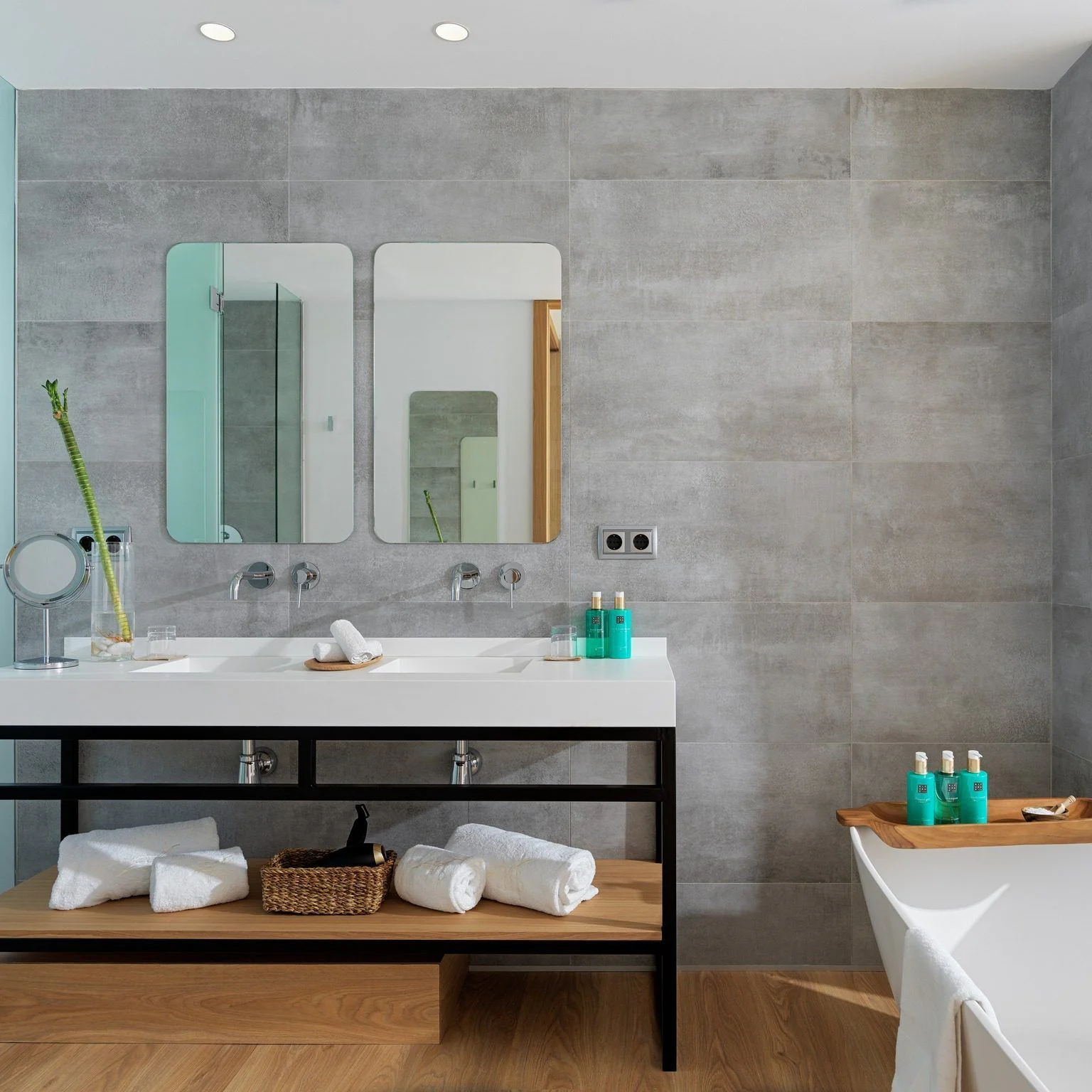 Old Town Suite Bathroom Hotel Saratoga https://www.hotelsaratoga.com/habitaciones-y-suites The Ambassadors Sections Old Town Suite Bathroom<br />Hotel Saratoga<br />https://www.hotelsaratoga.com/habitaciones-y-suites<br />The Ambassadors Sections<br />