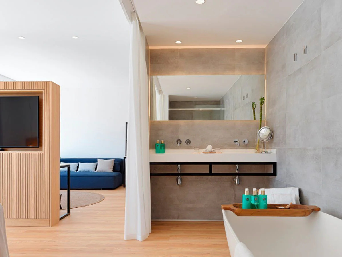 Suite Cathedral Bathroom https://www.hotelsaratoga.com/habitaciones-y-suites The Ambassadors Sections Suite Cathedral Bathroom<br />https://www.hotelsaratoga.com/habitaciones-y-suites<br />The Ambassadors Sections