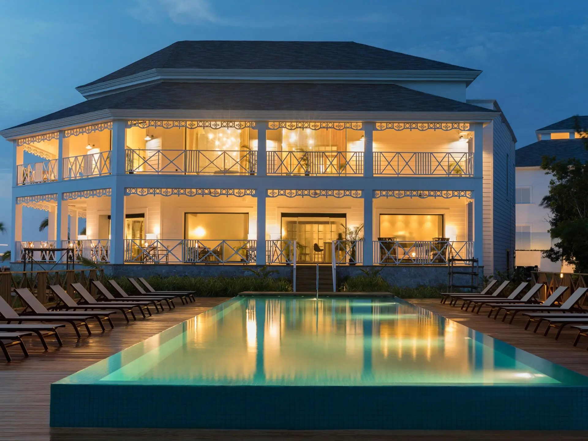Excellence Oyster Bay - Montego Bay, Jamaica Entrevista Toni Ballester Propietario & CEO Estel Ingeniería & Obras https://esteling.com The Ambassadors Sections