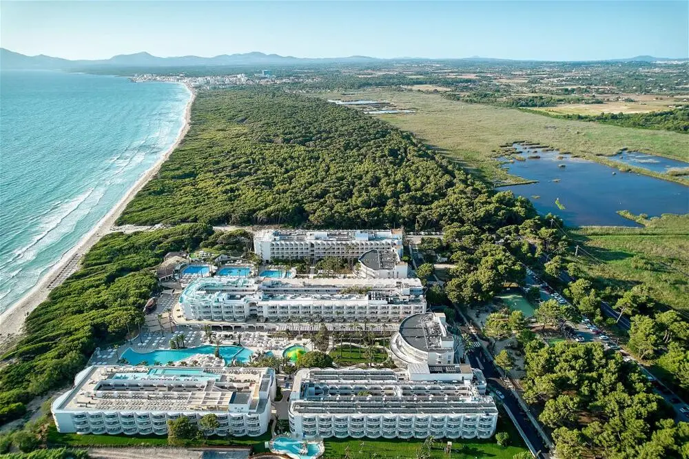 Hotel Iberostar Selection Albufera Park en Mallorca Entrevista Toni Ballester Propietario & CEO Estel Ingeniería & Obras https://esteling.com The Ambassadors Sections