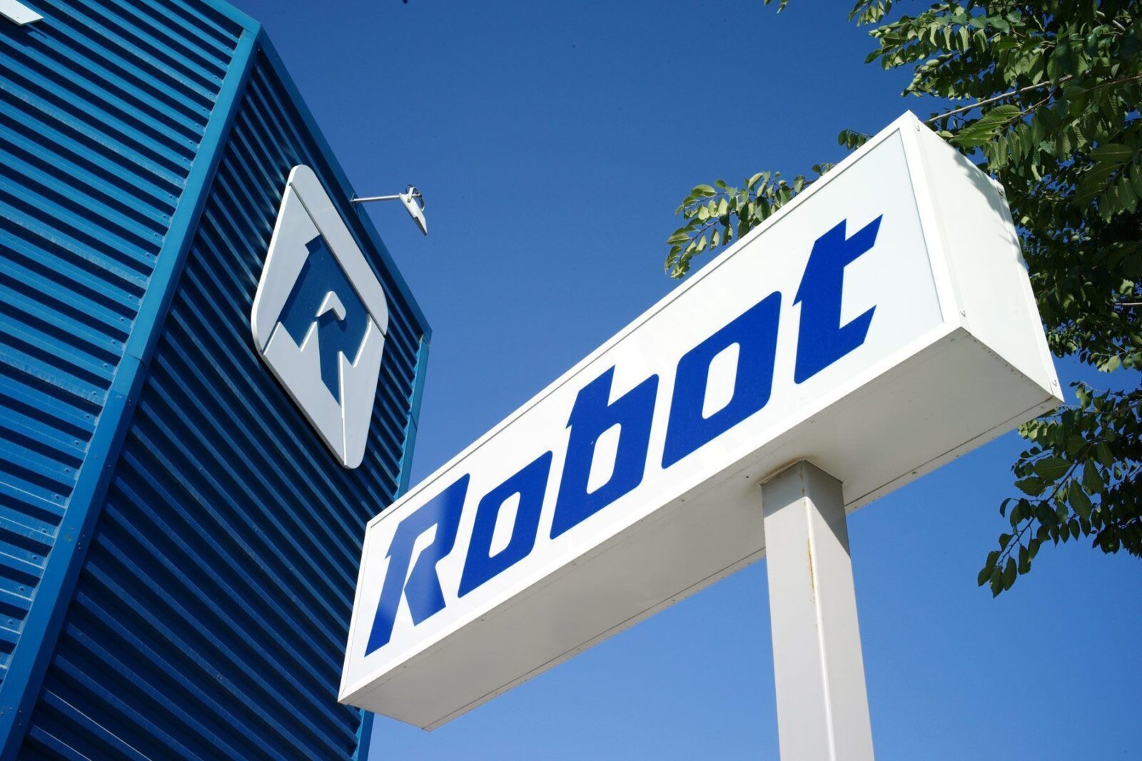 Bernat Bonnin Presidente & CEO ROBOT S.A. https://robotcorporativo.com/es/ The Ambassadors Sections Bernat Bonnin<br />Presidente & CEO<br />ROBOT S.A.<br />https://robotcorporativo.com/es/<br />The Ambassadors Sections