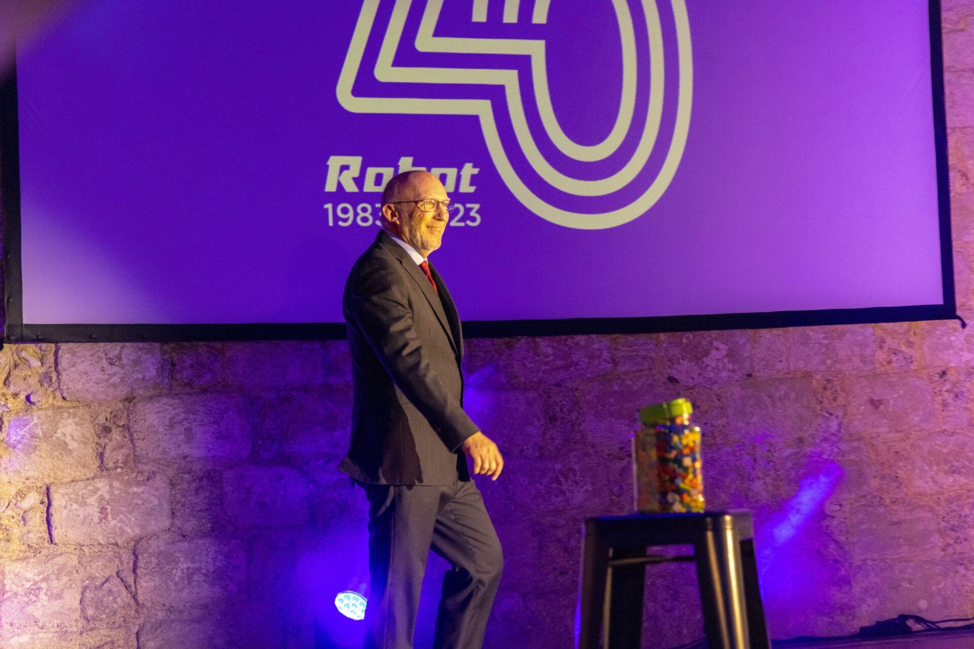 Entrevista Bernat Bonnin Presidente & CEO ROBOT S.A. https://robotcorporativo.com/es/ The Ambassadors Sections Entrevista Bernat Bonnin<br />Presidente & CEO<br />ROBOT S.A.<br />https://robotcorporativo.com/es/<br />The Ambassadors Sections<br />