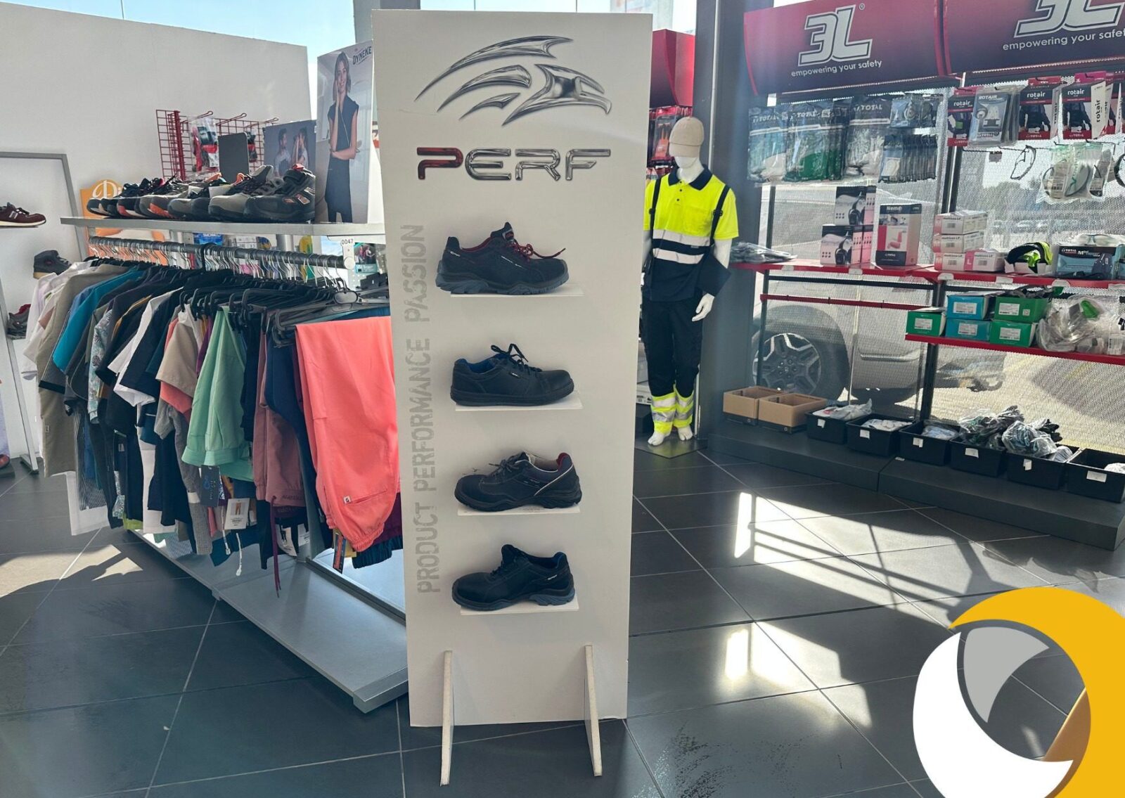 Entrevista con Mai Monterrubio CEO de My Uniform https://myuniform1990.com The Ambassadors Sections Entrevista con Mai Monterrubio<br />CEO de My Uniform<br />https://myuniform1990.com<br />The Ambassadors Sections